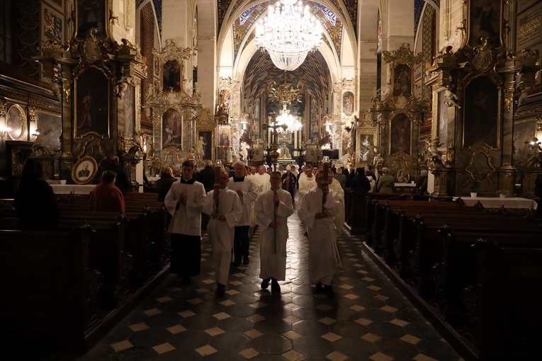 Modlitwa za zmarłych biskupów i kapłanów