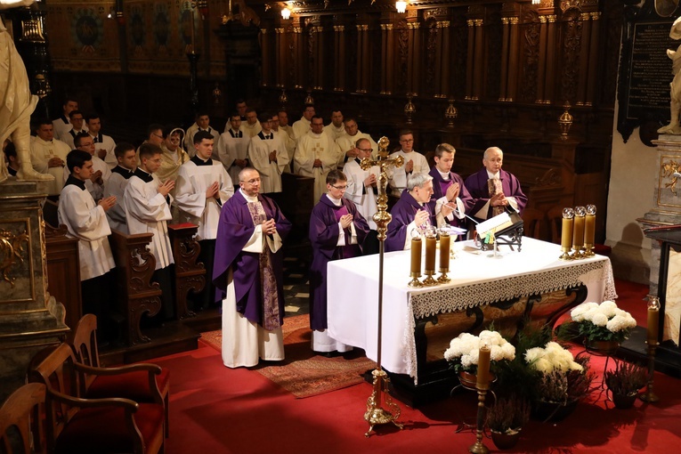 Modlitwa za zmarłych biskupów i kapłanów