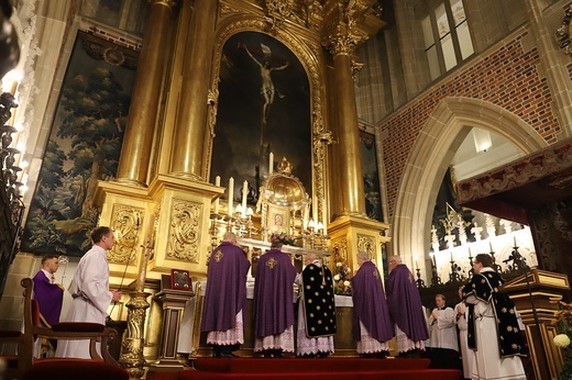 Dzień Zaduszny w katedrze na Wawelu