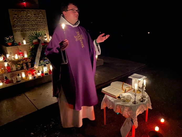 Msza na Cmentarzu Żołnierzy Włoskich - modlitwa Pastoral Centre