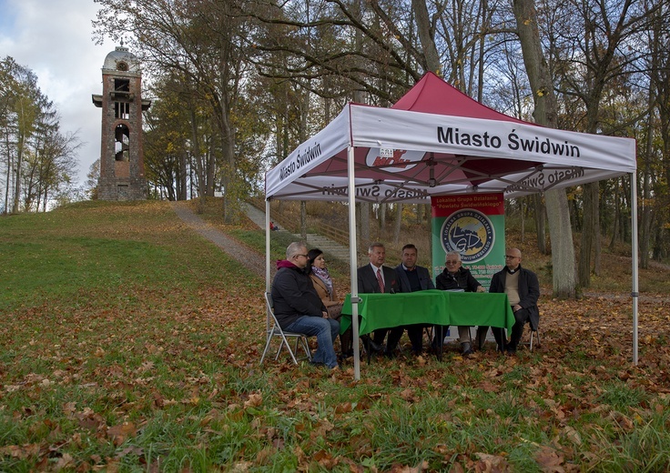 Podpisanie umowy na remont wieży