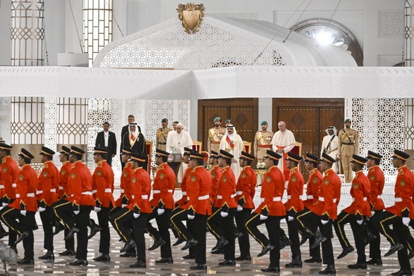 Kard. Parolin: Papież w Bahrajnie znakiem jedności i dialogu