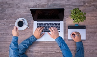 Młodzi w pracy i… „multitasking”