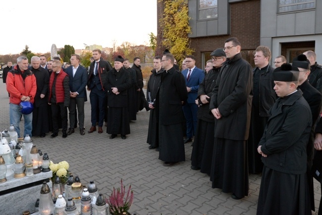 Modlitwa wspólnoty WSD w Radomiu za zmarłych duchownych