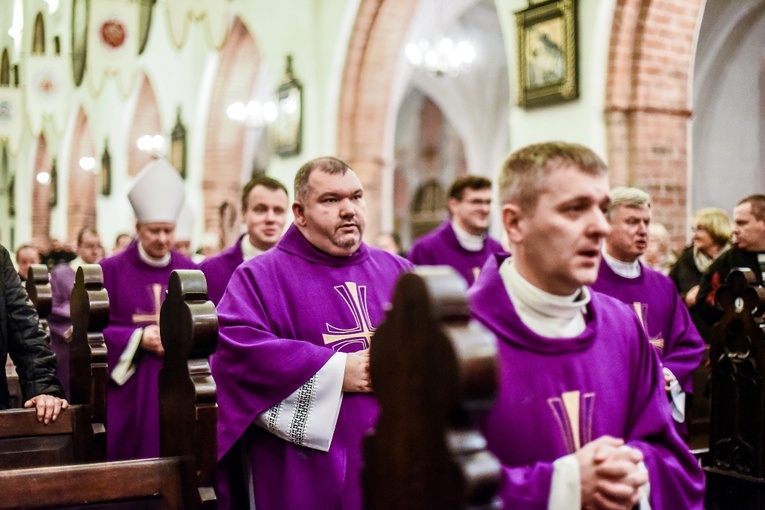 Msza św. w intencji zmarłych biskupów i kapłanów