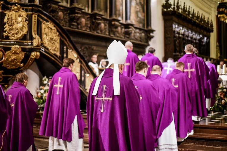 Msza św. w intencji zmarłych biskupów i kapłanów