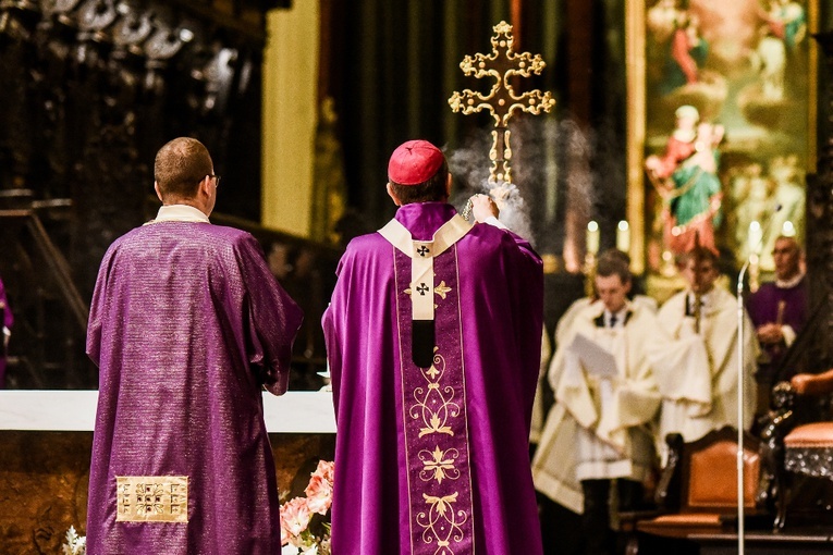 Msza św. w intencji zmarłych biskupów i kapłanów