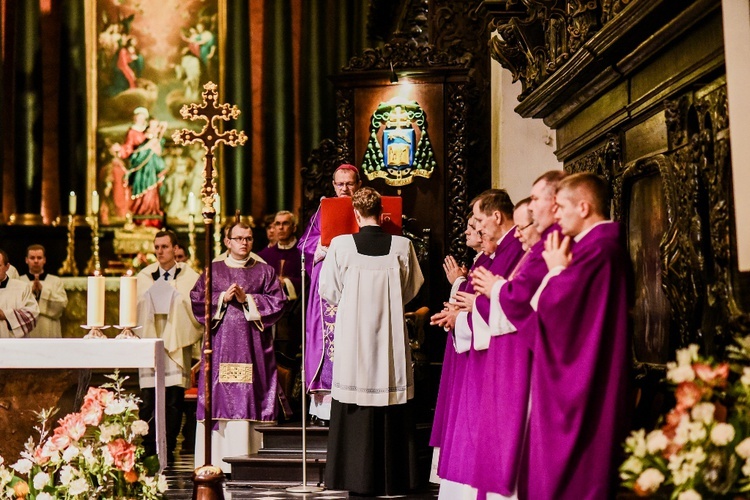 Msza św. w intencji zmarłych biskupów i kapłanów