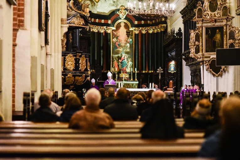 Msza św. w intencji zmarłych biskupów i kapłanów