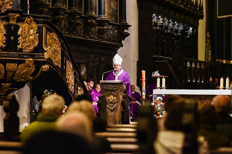 Msza św. w intencji zmarłych biskupów i kapłanów