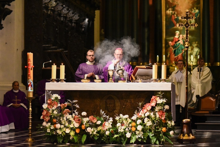 Msza św. w intencji zmarłych biskupów i kapłanów