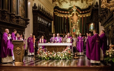 Msza św. w intencji zmarłych biskupów i kapłanów