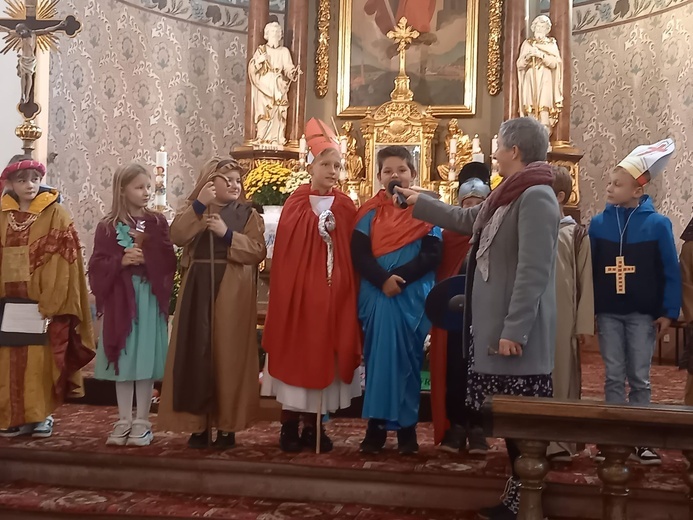 Parada i Bal Świętych w Nowej Rudzie