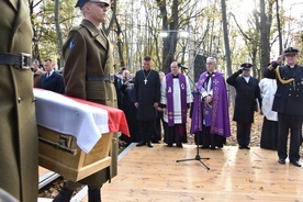 Uroczysty pogrzeb bohaterów na Westerplatte