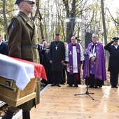 Uroczysty pogrzeb bohaterów na Westerplatte