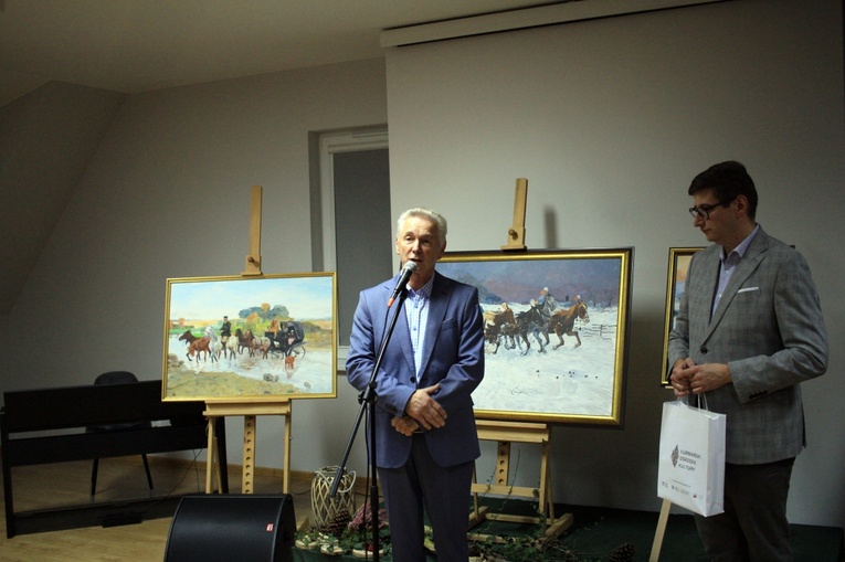 Wernisaż wystawy poświęconej ks. Radosławowi Chałupniakowi w Łubnianach