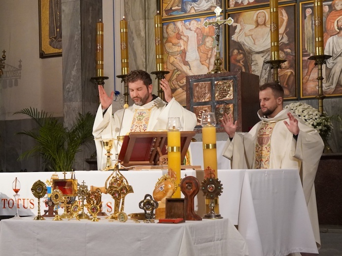 Ogień dwóch Serc w parafii pw. Świętych Apostołów Piotra i Pawła w Oławie