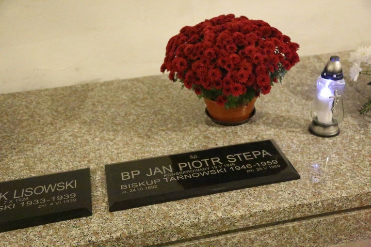 Modlitwa za zmarłych biskupów