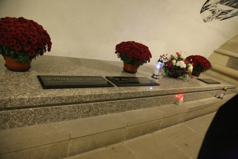 Modlitwa za zmarłych biskupów