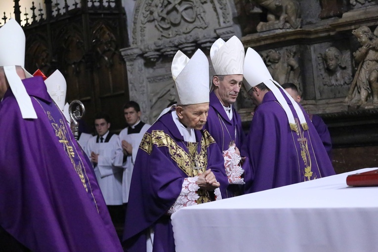 Modlitwa za zmarłych biskupów