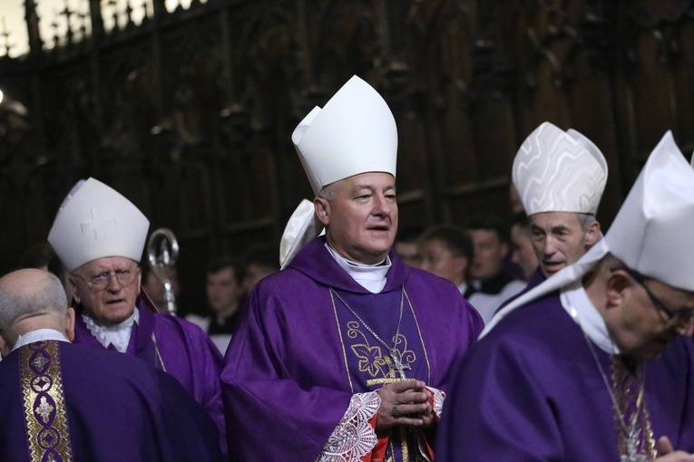 Modlitwa za zmarłych biskupów