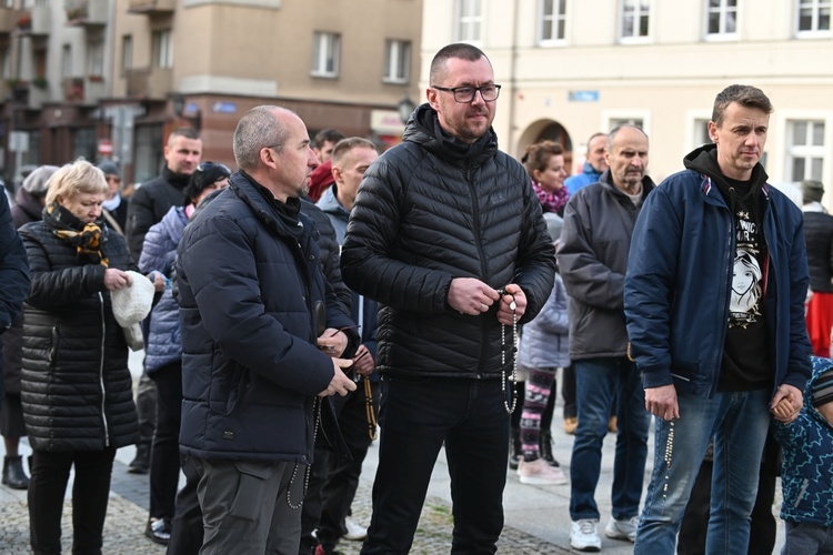 Świdnica. Różaniec na ulicach nie tylko na mężczyzn