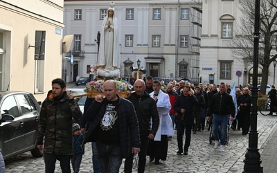 Świdnica. Różaniec na ulicach nie tylko na mężczyzn