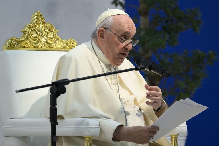 Papież mówił do duchowieństwa Bahrajnu 