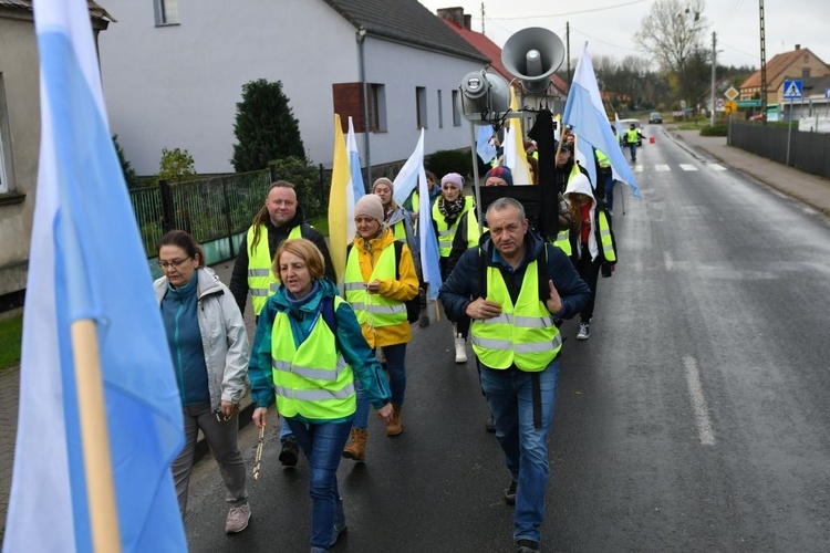 Pielgrzymka w pierwszą sobotę miesiąca z Międzyrzecza do Rokitna