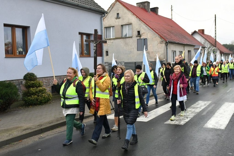 Pielgrzymka w pierwszą sobotę miesiąca z Międzyrzecza do Rokitna