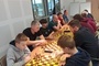 W zawodach wzięło udział 46 szachistów w różnym wieku.