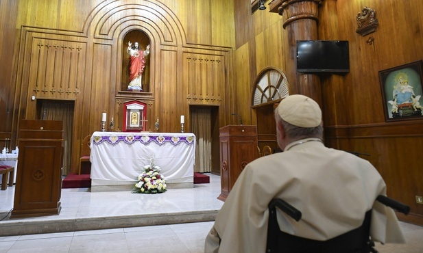 Papież odleciał z Bahrajnu do Rzymu