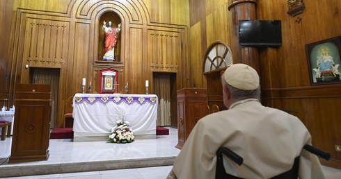 Papież odleciał z Bahrajnu do Rzymu