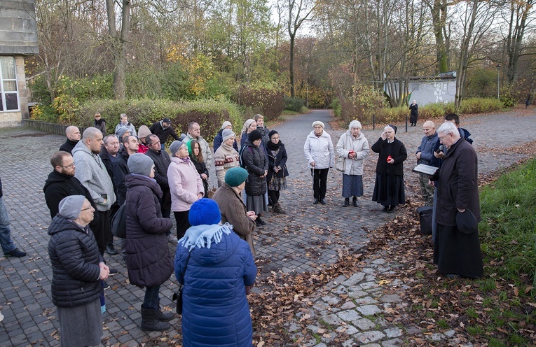 Parkowa modlitwa za zmarłych 