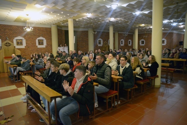 Spektakl radomskich licealistów o św. Janie Pawle II