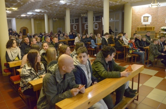 Spektakl radomskich licealistów o św. Janie Pawle II