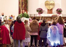 	Spotkanie rozpoczęło się od Eucharystii.