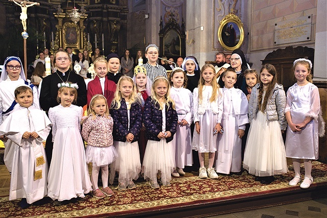 ▲	Jak co roku, nie zabrakło chętnych, którzy strojem pokazali, jakiego świętego lubią najbardziej.