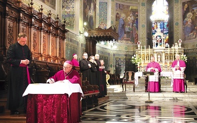 	Hierarcha zapowiedział, że jego ingres  do bazyliki katedralnej odbędzie się 26 listopada, zaś w przeddzień tej uroczystości chce się spotkać z duchowieństwem.
