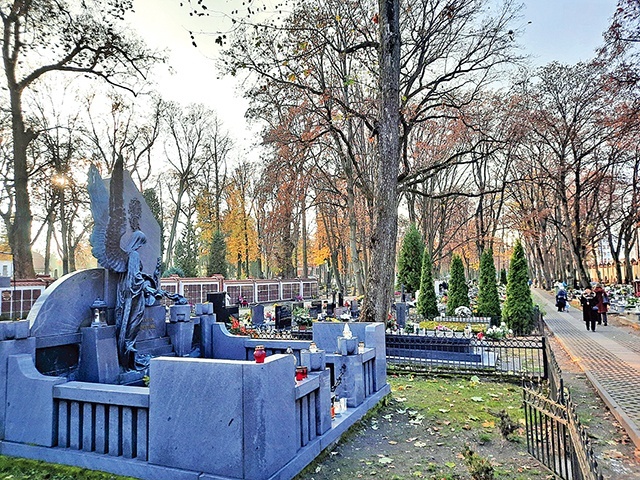 ▲	Na tej nekropolii spoczywa wielu zasłużonych mieszkańców Lublina.