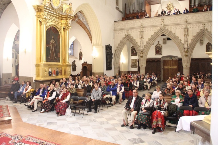 Tarnów. Pielgrzymka flisaków do katedry