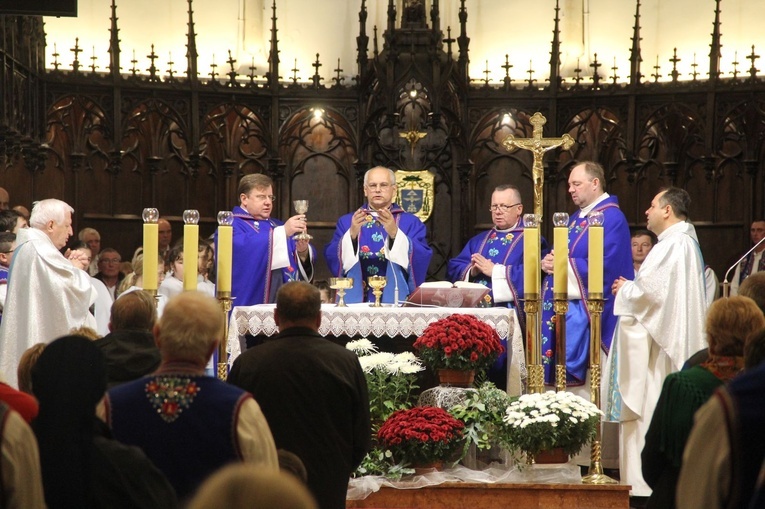 Tarnów. Pielgrzymka flisaków do katedry