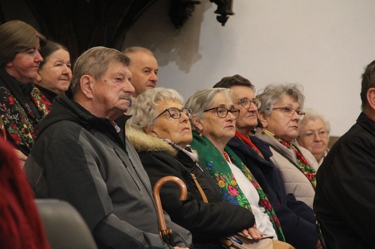 Tarnów. Pielgrzymka flisaków do katedry