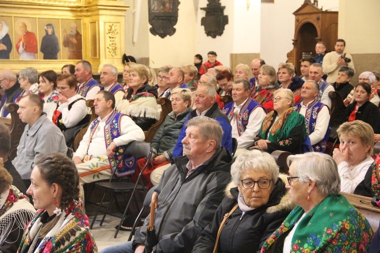 Tarnów. Pielgrzymka flisaków do katedry