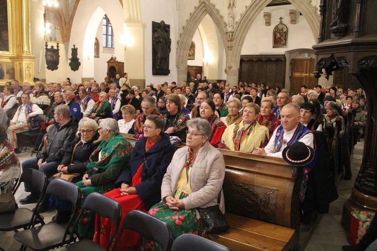 Tarnów. Pielgrzymka flisaków do katedry