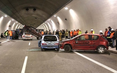 Tunel na zakopiance: ćwiczenia akcji gaszenia pożaru