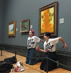 Protest w National Gallery w Londynie. Na szczęście obraz van Gogha nie został zniszczony.