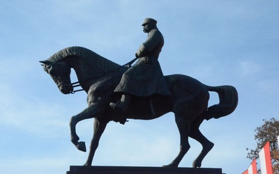 Pomnik Józefa Piłsudskiego na pl. Litewskim w Lublinie.
