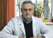 Doktor Mariusz Sałamacha od kilkunastu lat towarzyszy ludziom umierającym