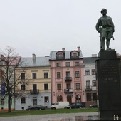 Po Mszy św. uczestnicy przejdą pod Pomnik Czynu Legionów.